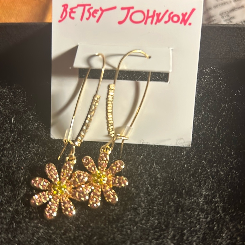 Betsey Johnson Dangling Daisy Earrings.